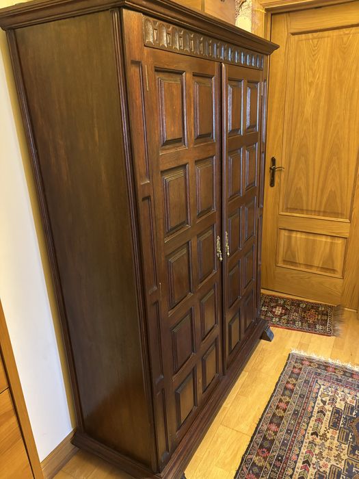 Armario roupeiro em mogno