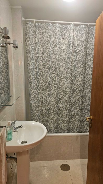 Quarto a estudante no Pólo Universitário (apartamento apenas com 2 quartos)