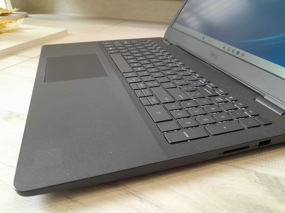 Dell / Core i5 1135G7 11th gen / SSD / Iris Xe / Laptop