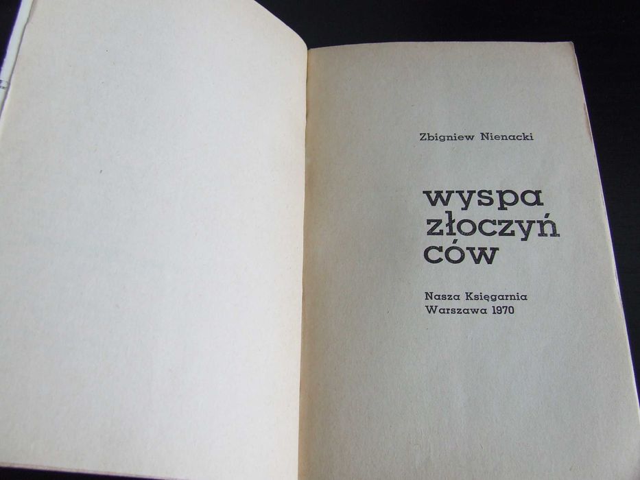 Wyspa złoczyńców - Zbigniew Nienacki