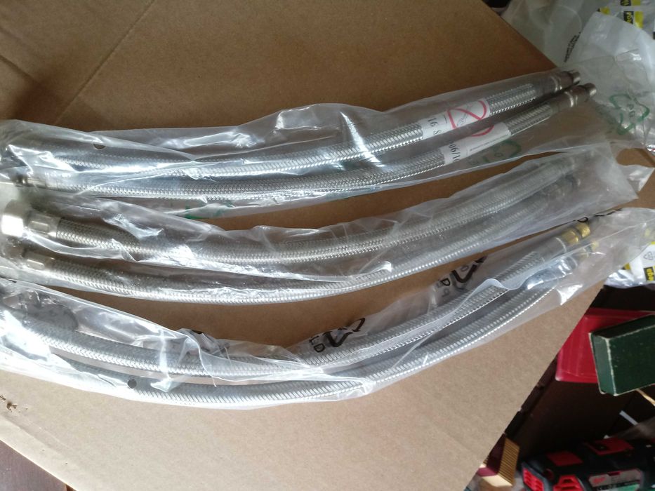 Sprzedam wężyki do baterii.