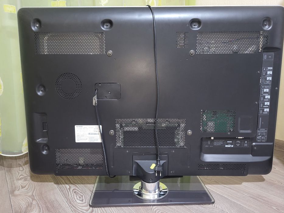 Телевизор Sharp LC-40LE810E