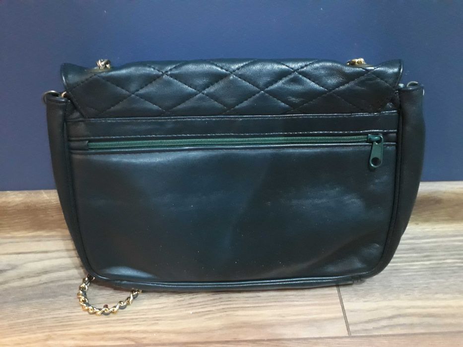 Torebka ciemno zielona z łańcuszkiem