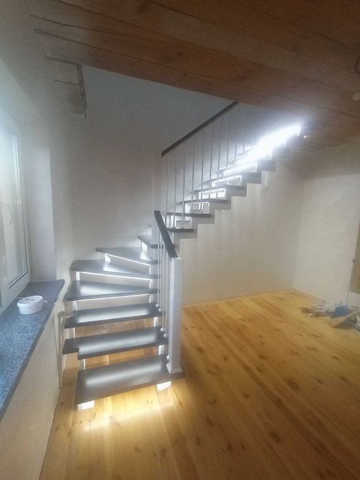 Сходи на замовлення металеві каркаси дерев'яні сходинки