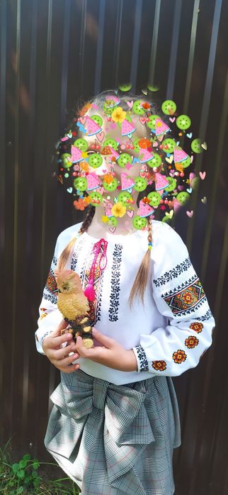 Продам вишиванку + спідничку. Вік 6 -7 років. Стан відмінний.