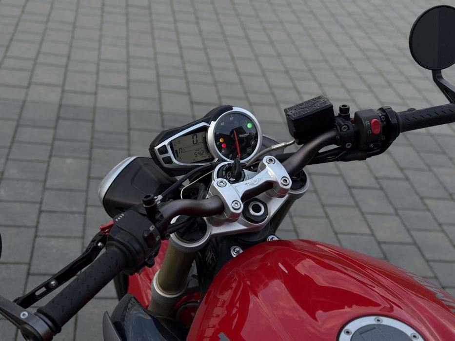 Triumph street triple 675 (2015)