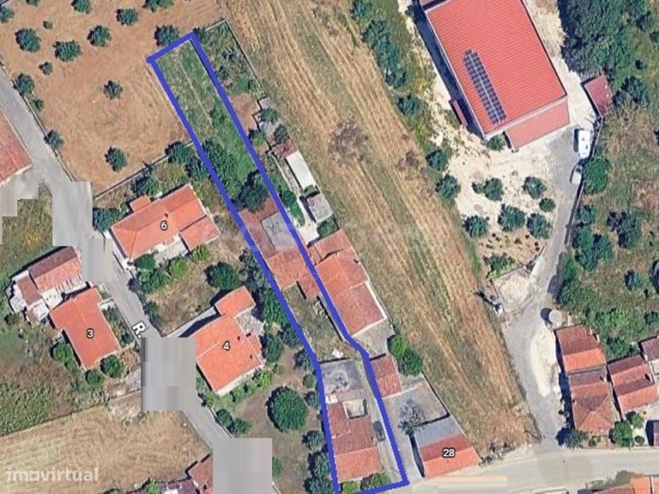 Moradia independente à venda em Porto de Mós
