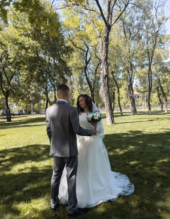 Продам весільну сукню