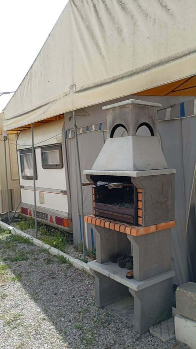 Caravana c estrutura exterior