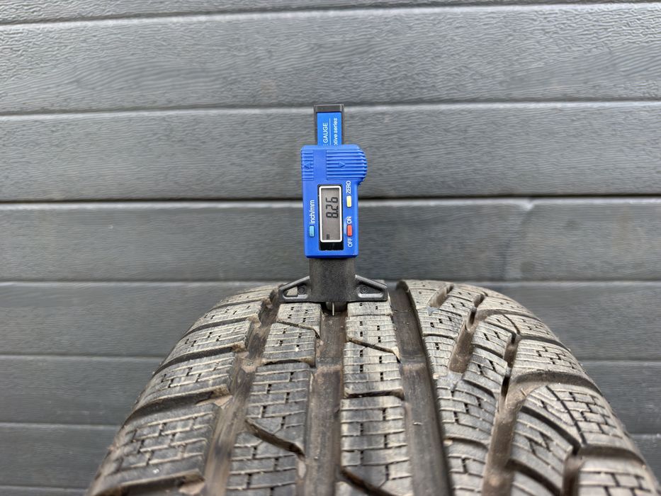 Pojedyncza opona zimowa Pirelli 225/40/18 92V