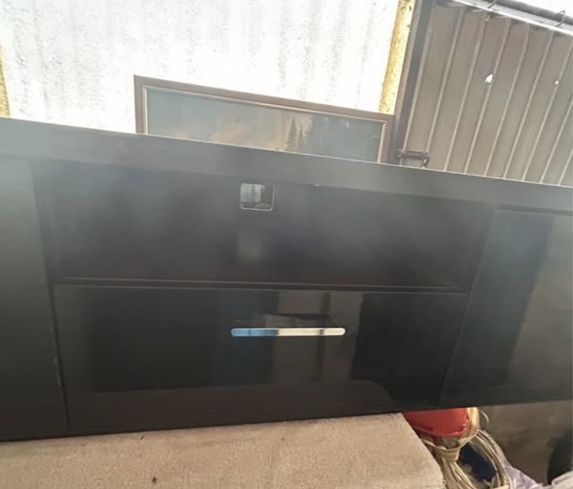 Movel  TV   De cor castanho e preto