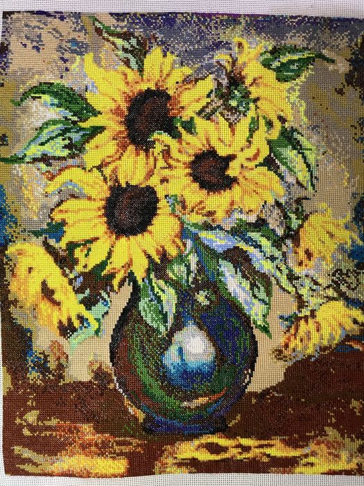 Вишивка хрестиком - ручна робота.