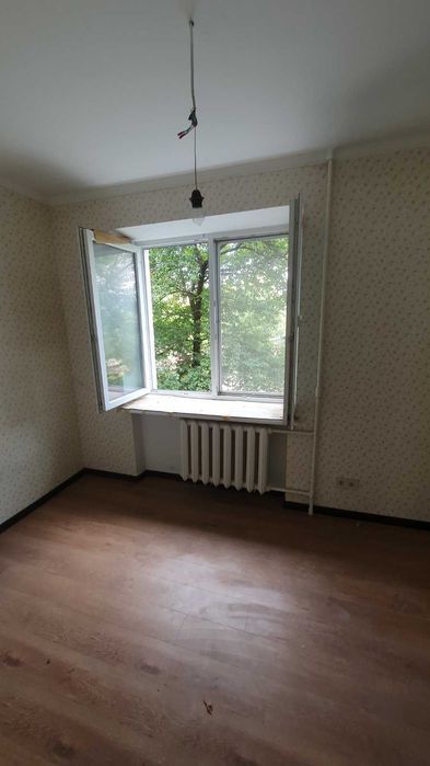 Продам 3х квартиру на другому поверсі