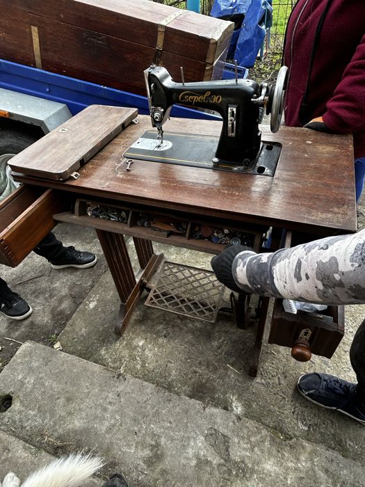 Швейна машинка вживана