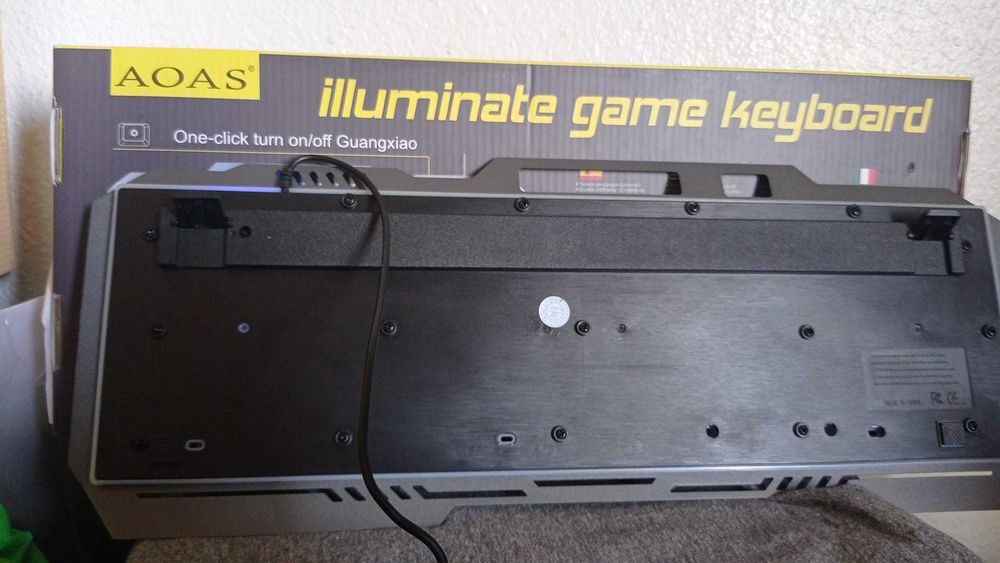 Teclado com fio botões retroiluminados RGB - Novo!!64740314492290122