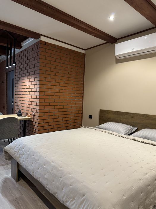 Світло 24/7. Будинок центр на 2-х з великим ліжком рн ХНУВС .