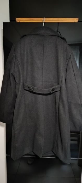 Czarny płaszcz męski z flauszu