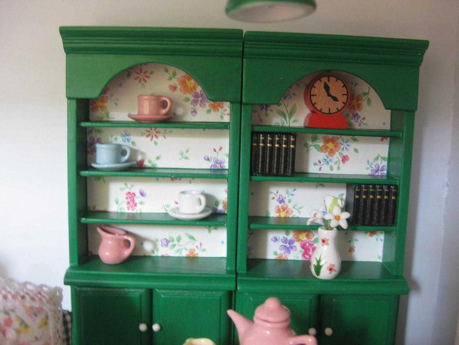 ELECTRIFIED DOLLHOUSE - LIVING ROOM AND ATTIC433489604845905926
