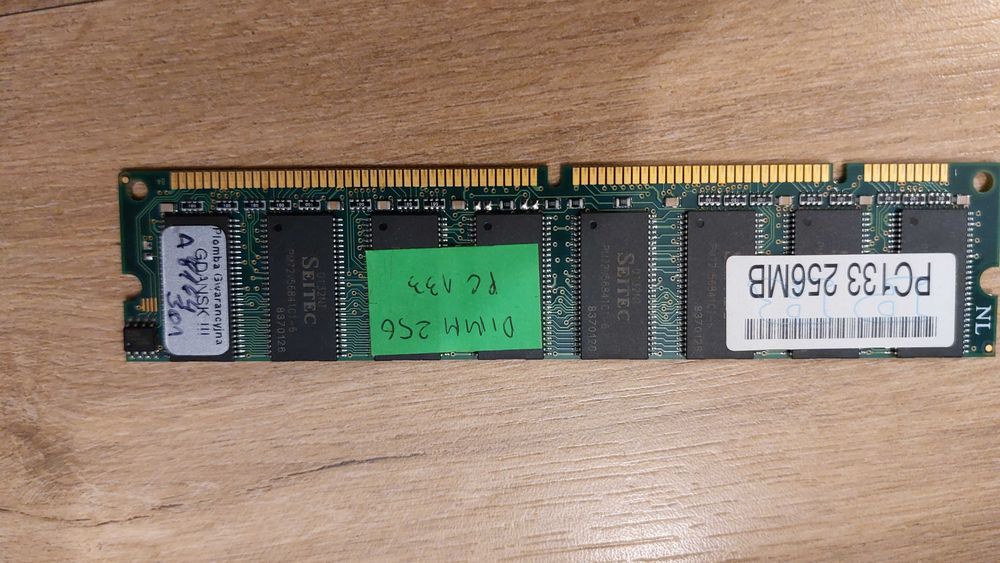 Stacja dyskietek napęd cd-rom pamięć ram zasilacz taśmy