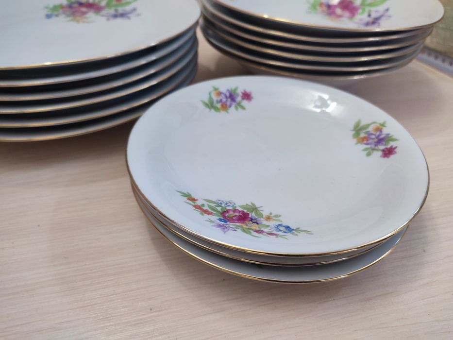 Komplet talerzy porcelanowych Wawel