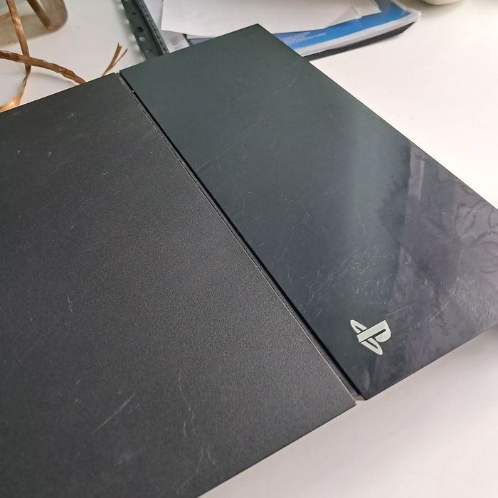 PS4 + gry + pad + kabel HDMI