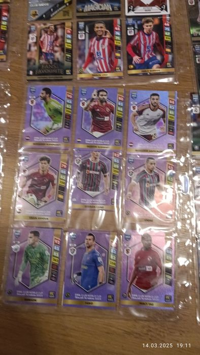 Karty piłkarskie w albumie ekstraklasa.