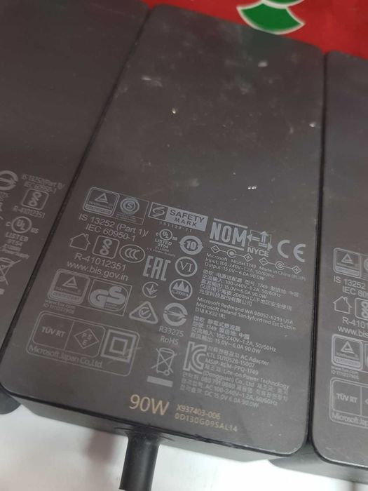 Блок питания Microsoft Surface 1749