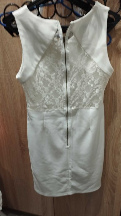 Vestido para noite branca com renda nas costas