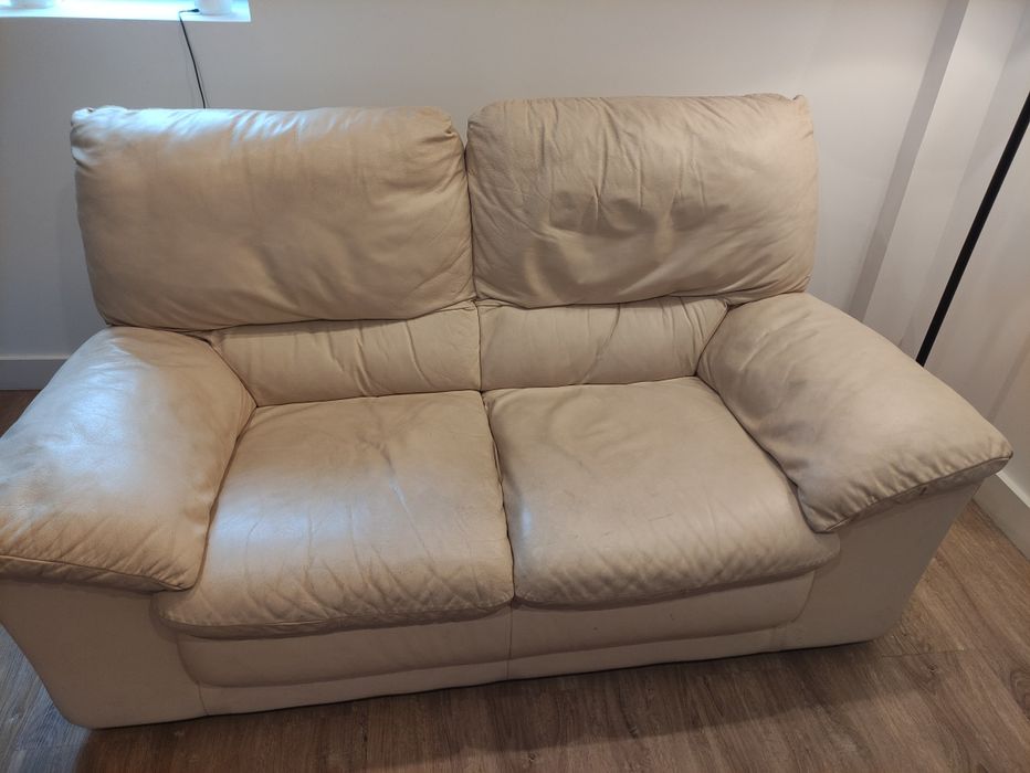 Sofá em pele bege da Divani