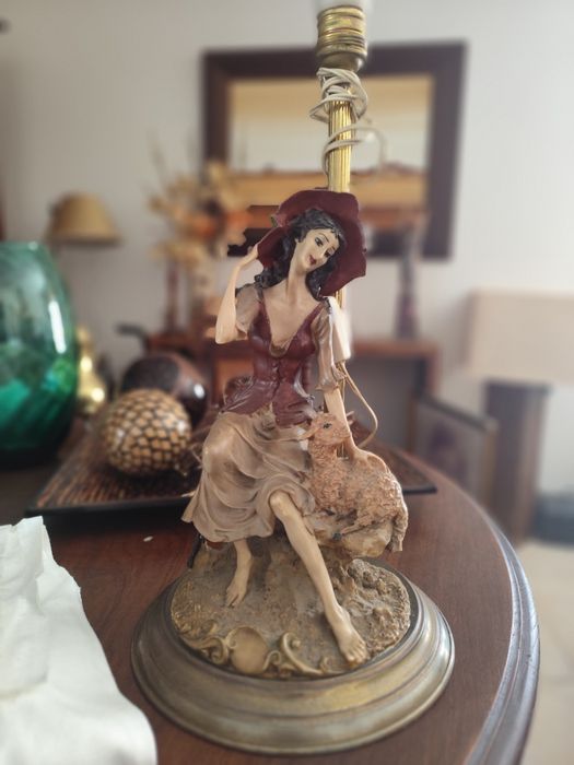 Candeeiro decorativo em resina