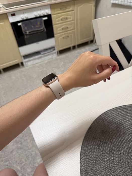 Смарт-годинник Apple Watch SE 40 mm