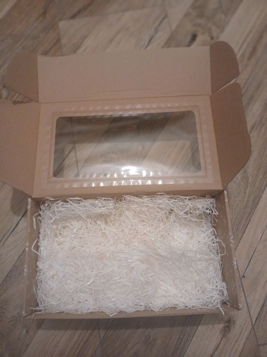 Pudełko prezentowe z okienkiem