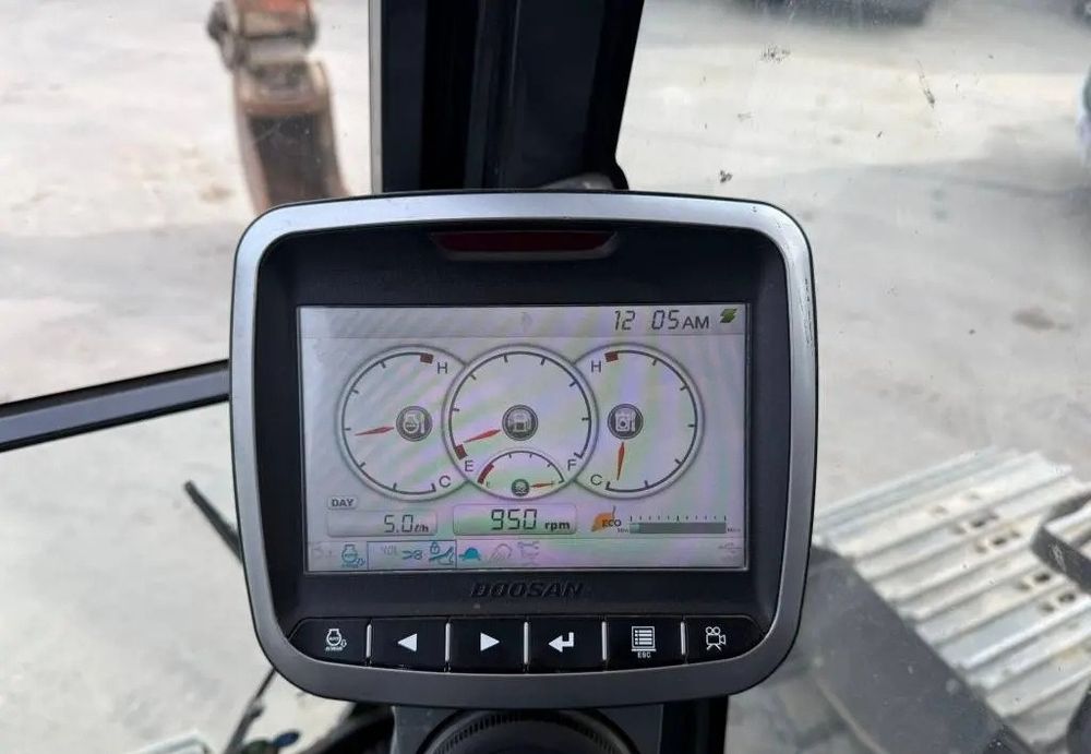 Гусеничний екскаватор Doosan DX160LC-5