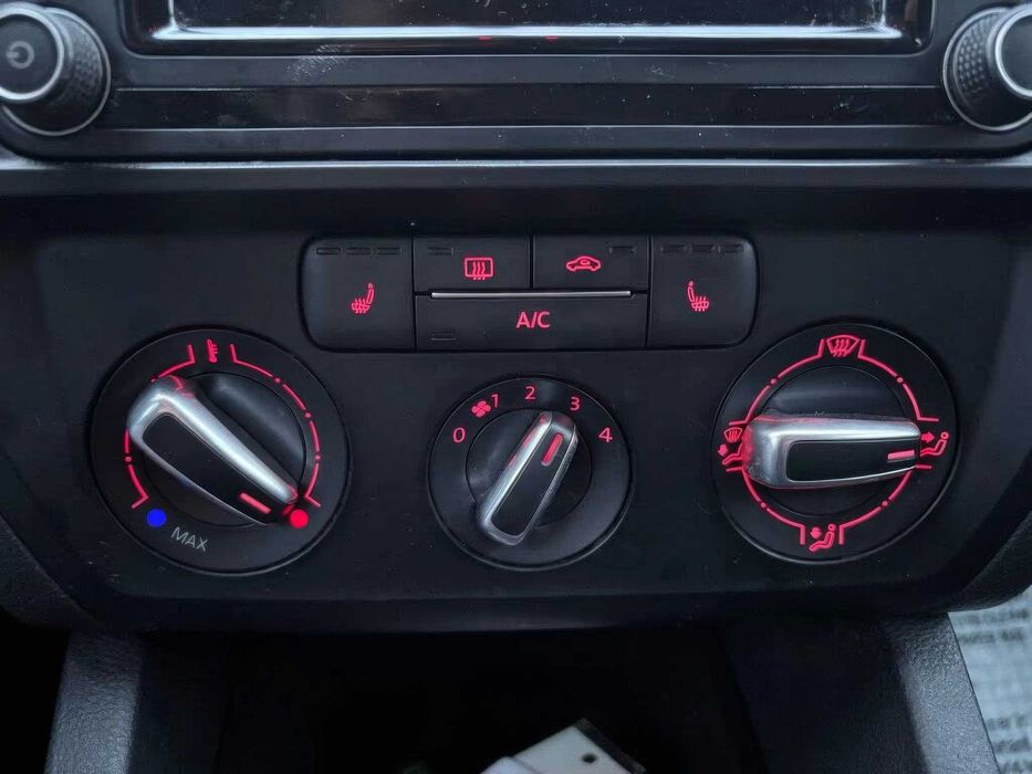 Volkswagen Jetta Sport      2016