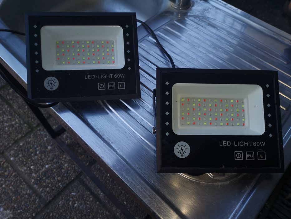 Foco rgb com comando