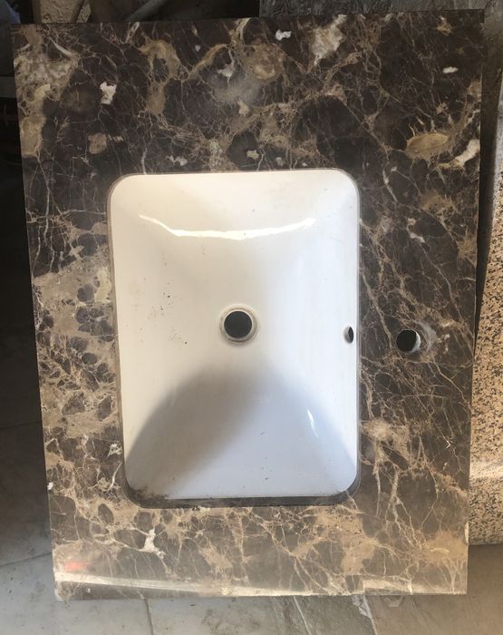 Pedra em marmore com lavatorio