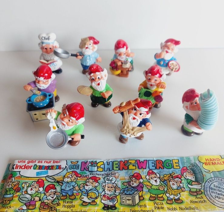 Колекції б/у киндер сюрприз іграшки фігурки подарунок