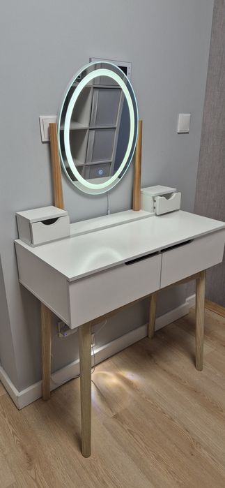 Toaletka z lustrem led