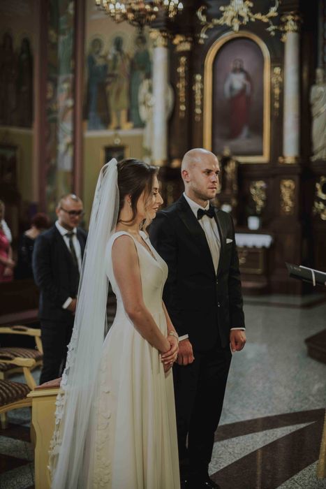 Suknia ślubna klasyczna i ponadczasowa (rozmiar 36) plus cudowny welon