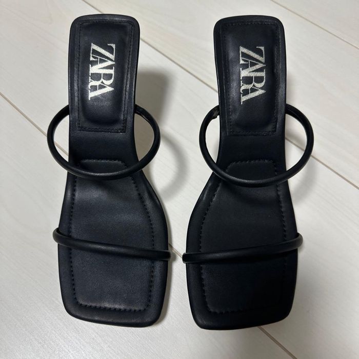 Босоножки черные  zara