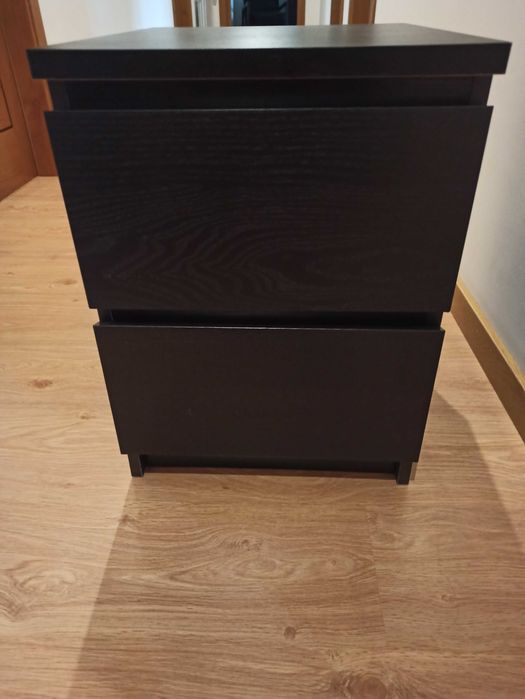 Cama de solteiro e mesa de cabeceira MALM, IKEA