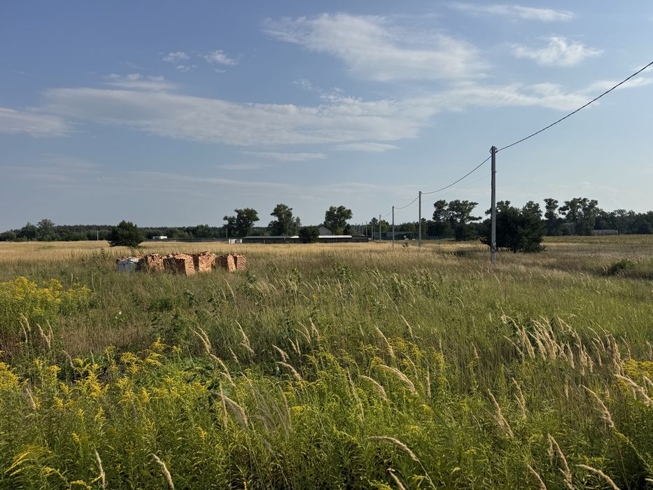 Продам ділянку під житлову забудову  5 соток, с. Рожівка, світло підключено 15 кВт та інтернет,7000$,власник!