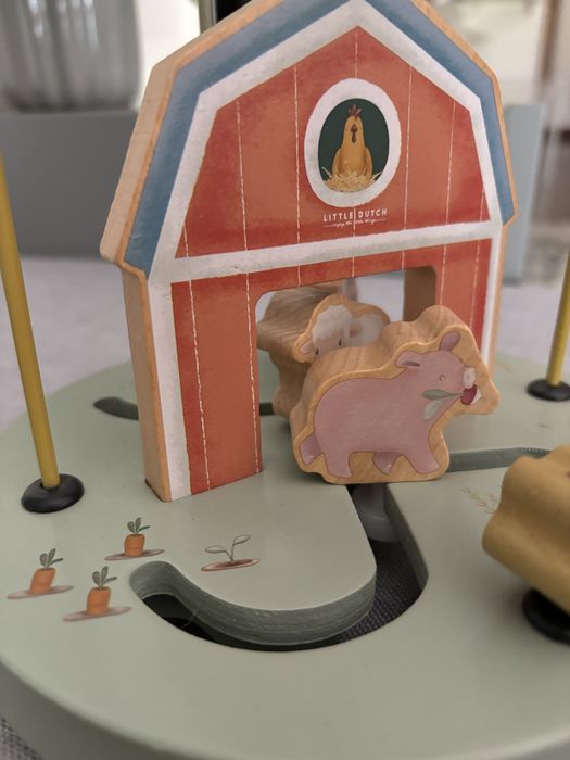 Espiral de atividades de animais em madeira