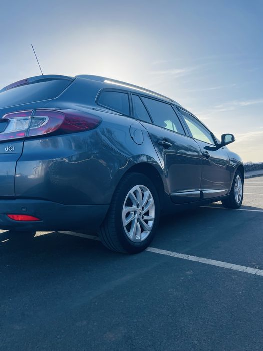 Renault Megane GrandTour 2016 — económica, tratada e com tanque cheio