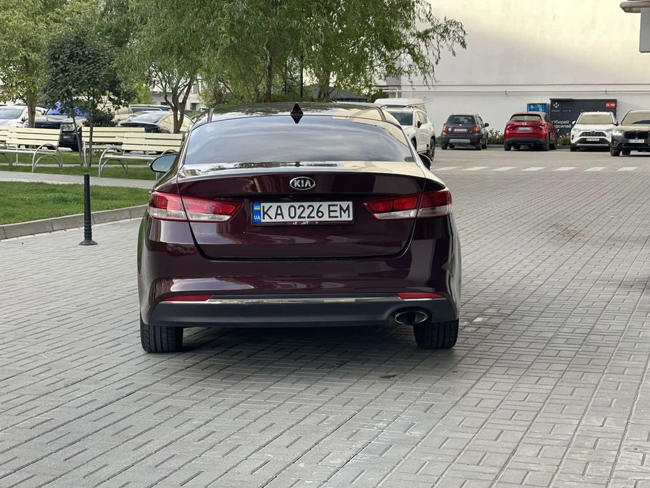 Продам автомобіль KIA optima