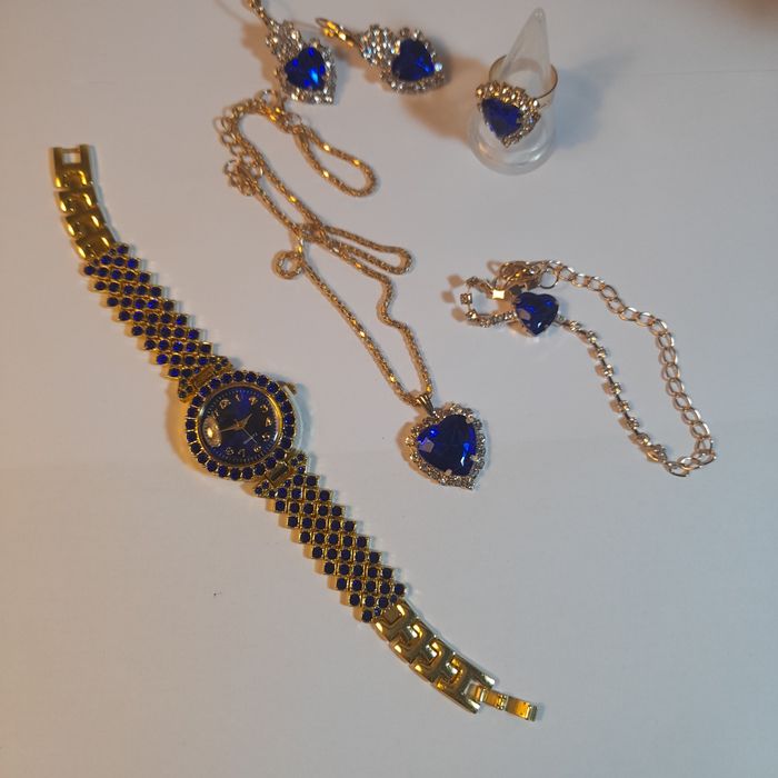 Conjunto de acessórios para mulher.