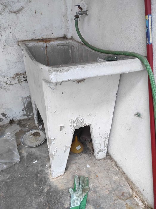 Tanque antigo de lavar roupa