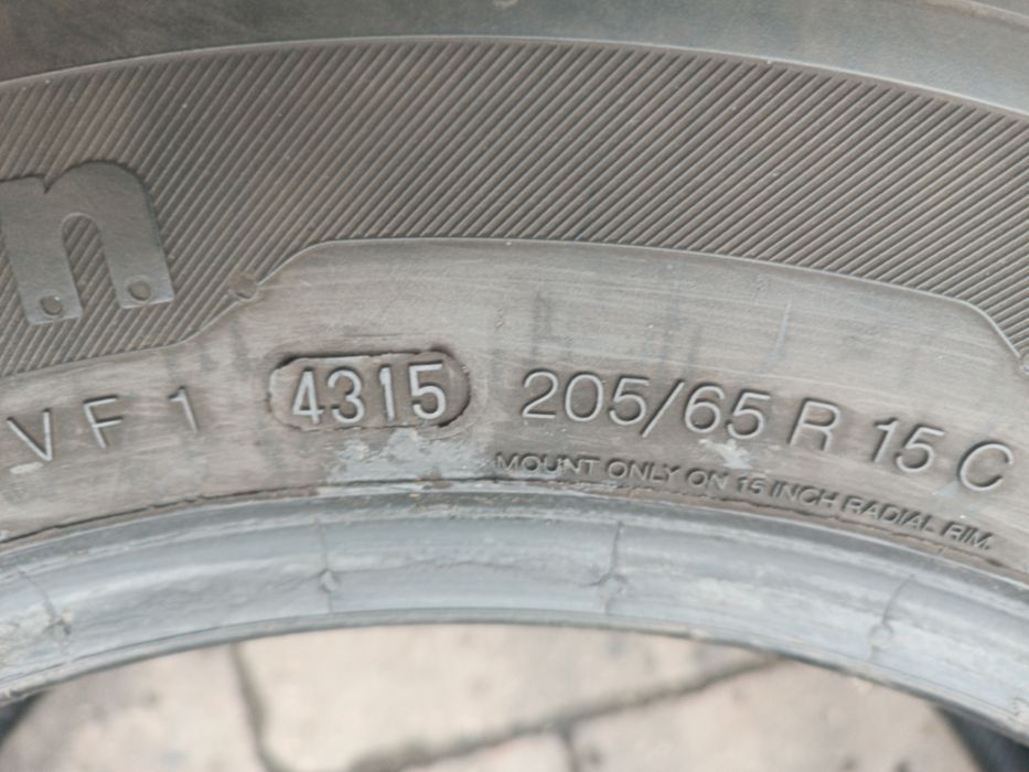 205/65R15C Continental VancoFourSeason