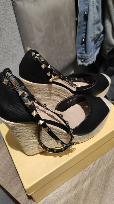 Buty damskie na koturnie