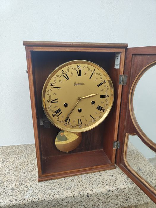 Relógio de parede marca reguladora